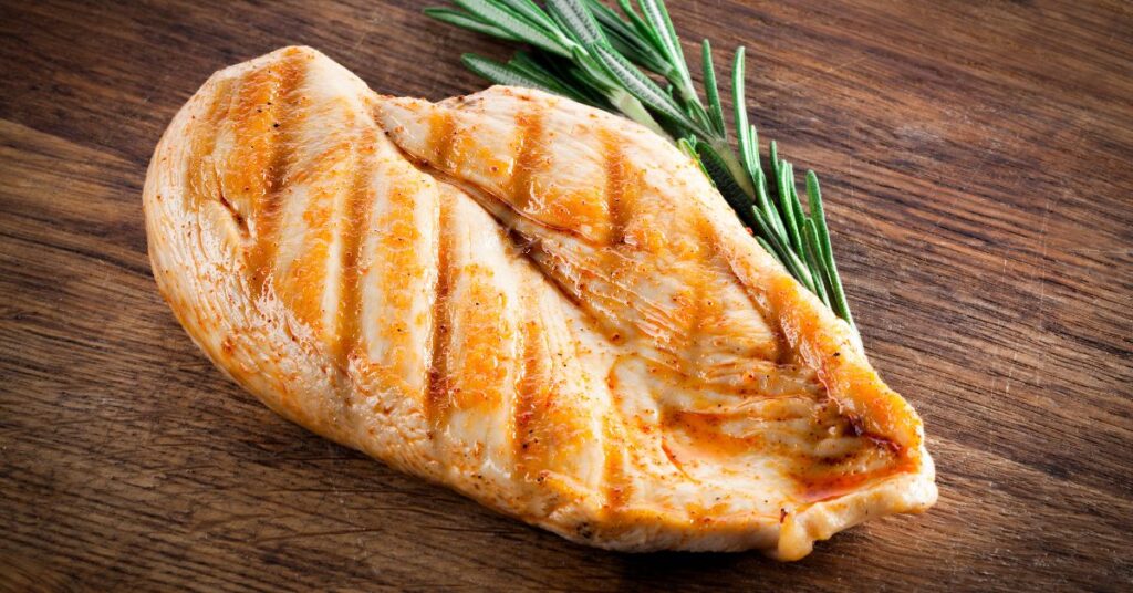 Receita de peito de frango saudável: simples e deliciosa