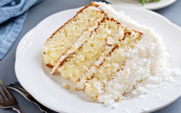 Bolo de coco gelado: a receita clássica que todos amam