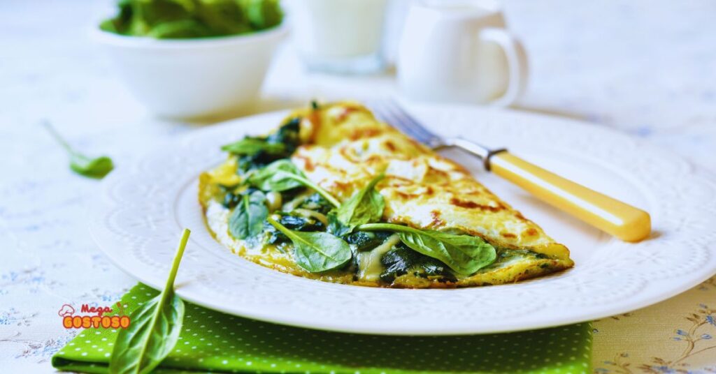 Omelete de espinafre e queijo branco: como fazer um almoço saudável e simples