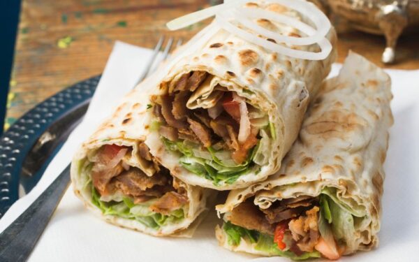 Shawarma: a carne temperada que conquistou o mundo