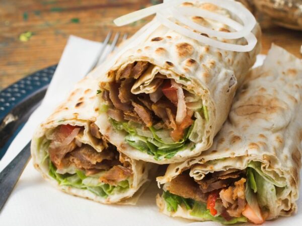 Shawarma: a carne temperada que conquistou o mundo