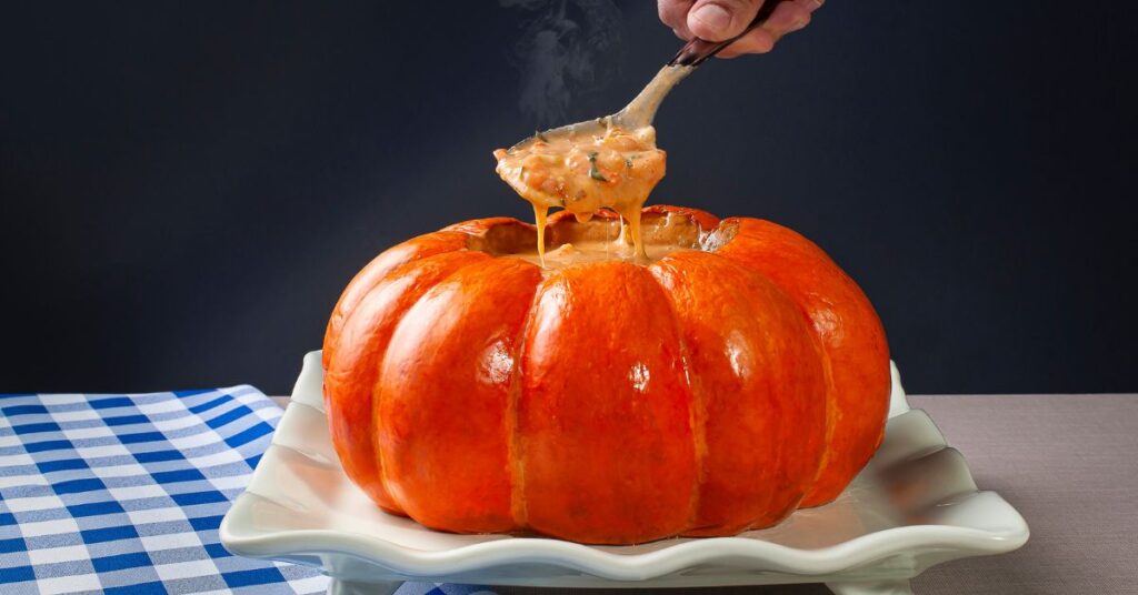 Camarão na moranga: receita mega cremosa e irresistível