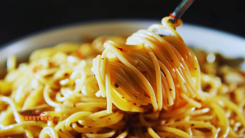 Como fazer macarrão ao alho e óleo receita fácil