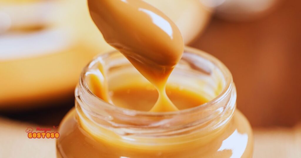 Doce de leite caseiro com 2 ingredientes: cremoso, fácil e pronto em minutos