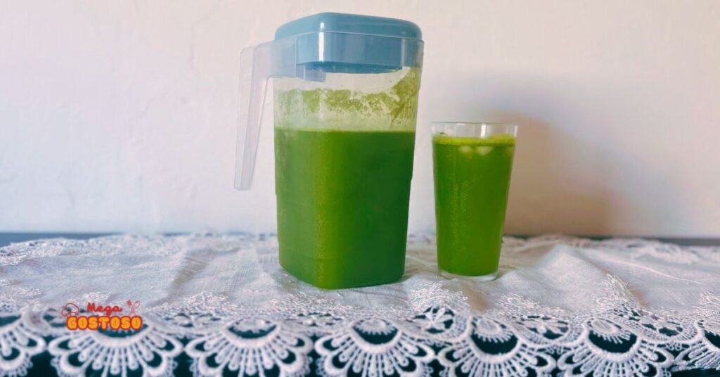 Receita de suco de erva-cidreira natural e refrescante