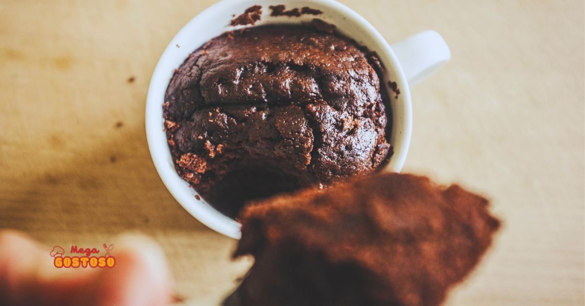 Bolo de caneca na airfryer - Pronto em 10 minutos!